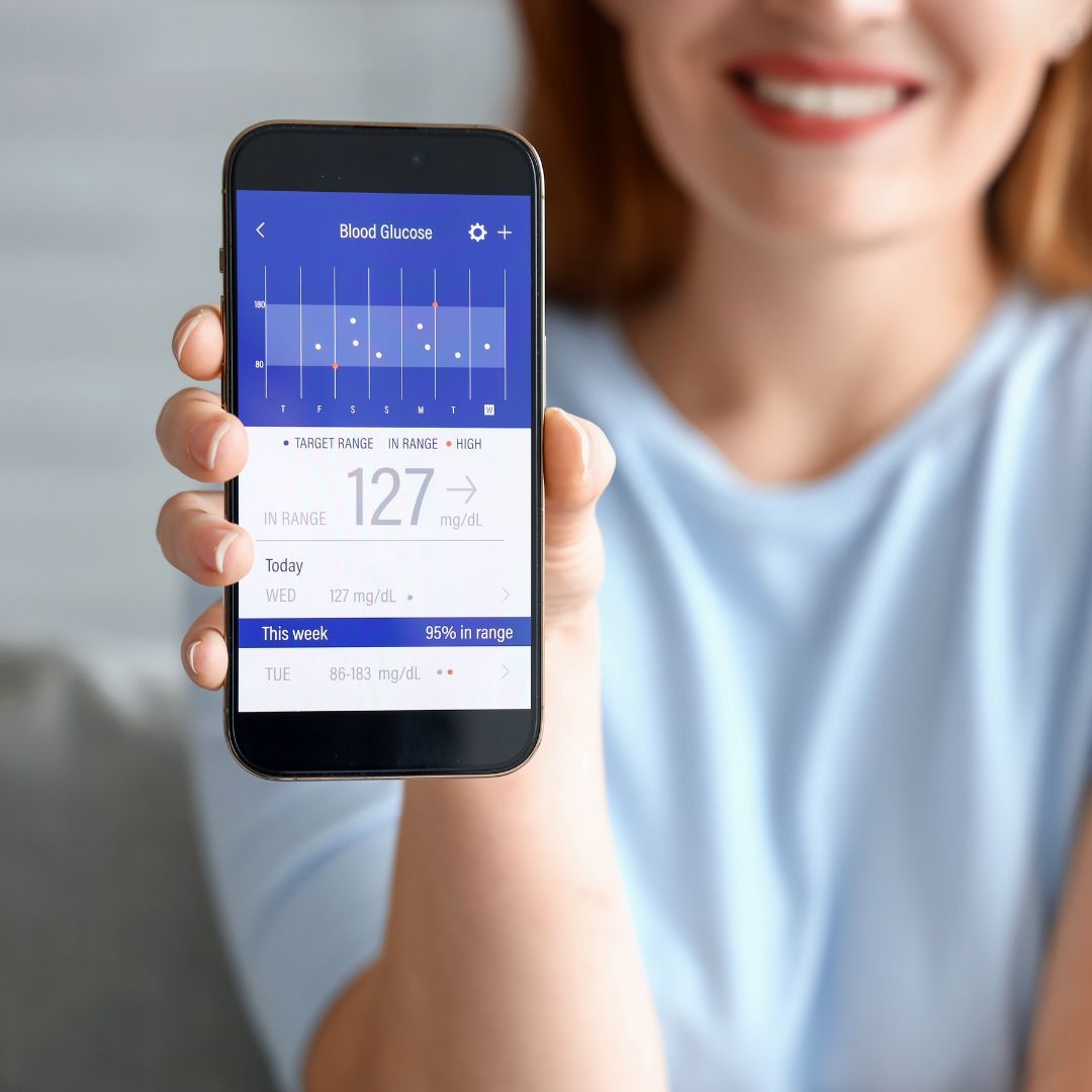 someone showing their phone that has blood glucose trends