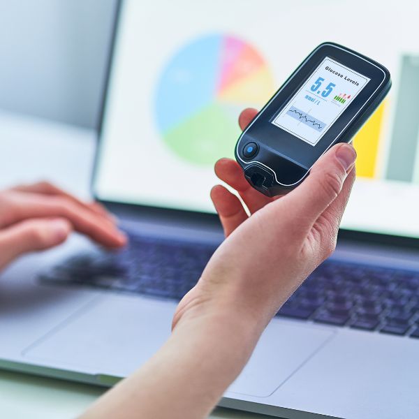 glucose monitor with features